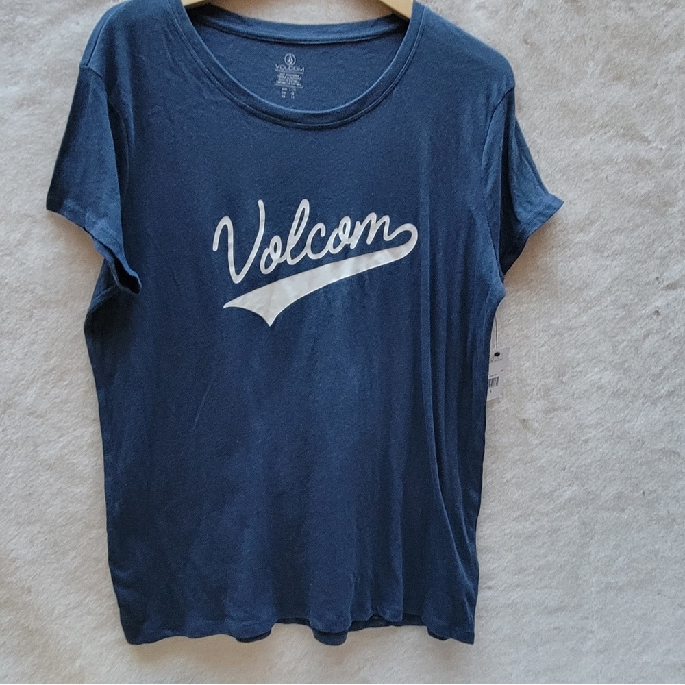 NWT Volcom T shirt Large. 100% cotton.